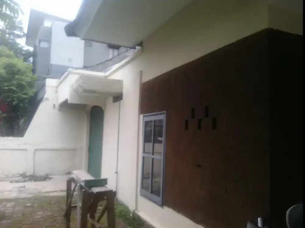Disewakan Rumah Lokasi dekat Rumah sakit Hasan Sadikit dekat Rumah Sakit Adven Lokasi Sayap Cipaganti Sukajadi