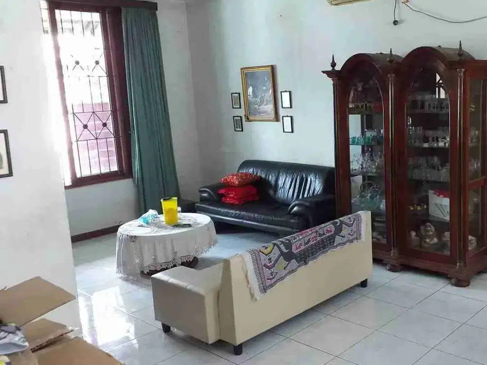 RUmah huk taman luas di bukit Permai cibubur hanya 1 km ke tol jagorawi