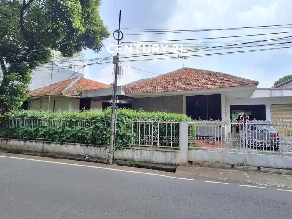 Dijual cepat Rumah luas Hitung Tanah dilokasi Premium & Strategis di Jakarta Selatan.
