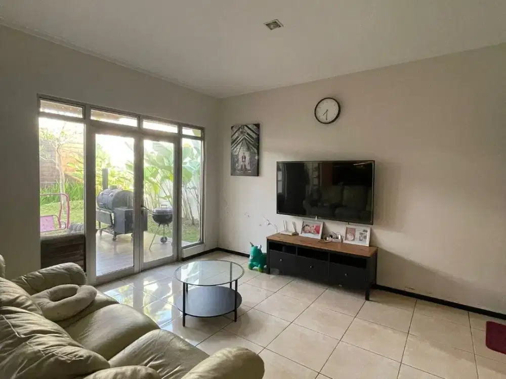 Dijual Rumah Full Furnished Nyaman Siap Huni Lokasi di Kota Baru Parahyangan Bandung