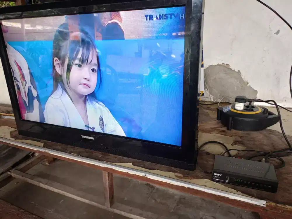 TV LCD Toshiba 32inch + STB