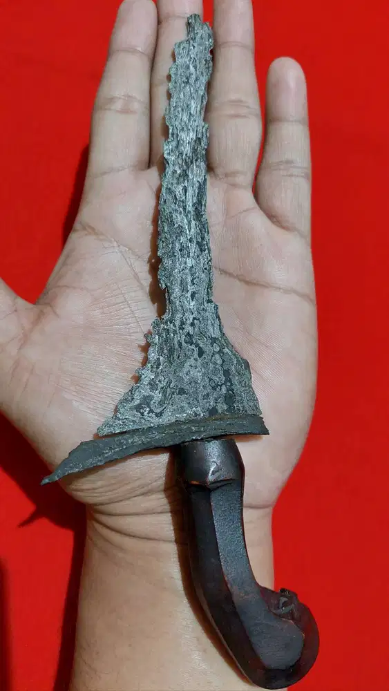 Keris Tilam Sepuh Temuan Meteorit