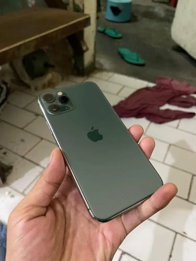 Iphone 11 pro 256gb fullset. Kartu indosat only
