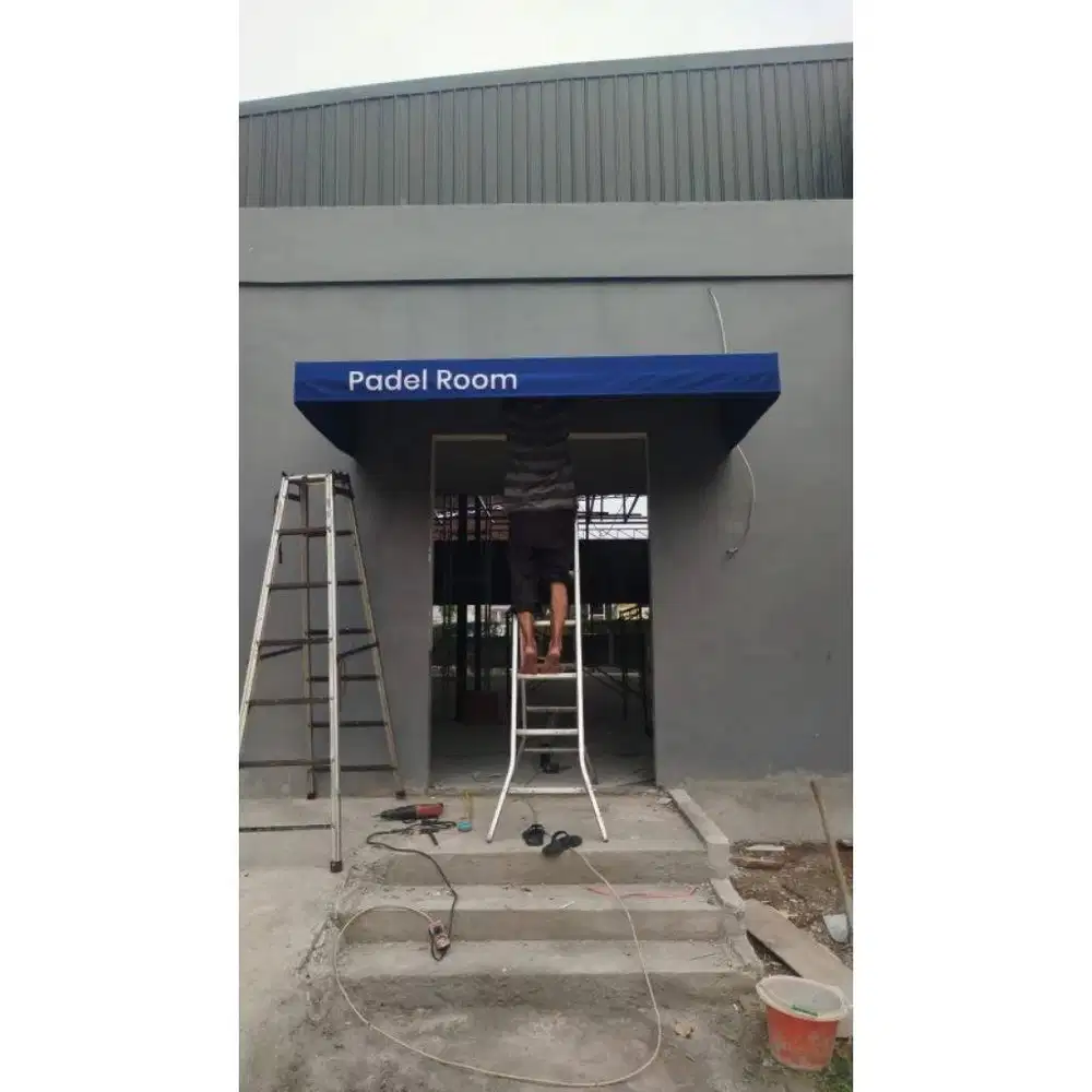 kanopi kain awning warna biru minimalis untuk jendela dan teras