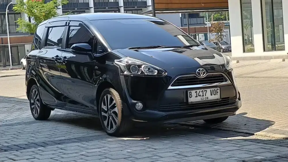 Mobil keluarga nyaman Toyota Sienta V 1.5 AT 2018
