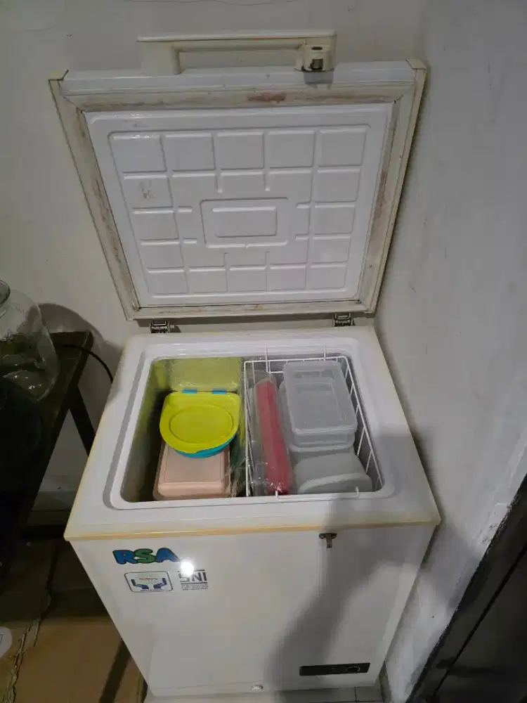 Frezer merk Gea bekas