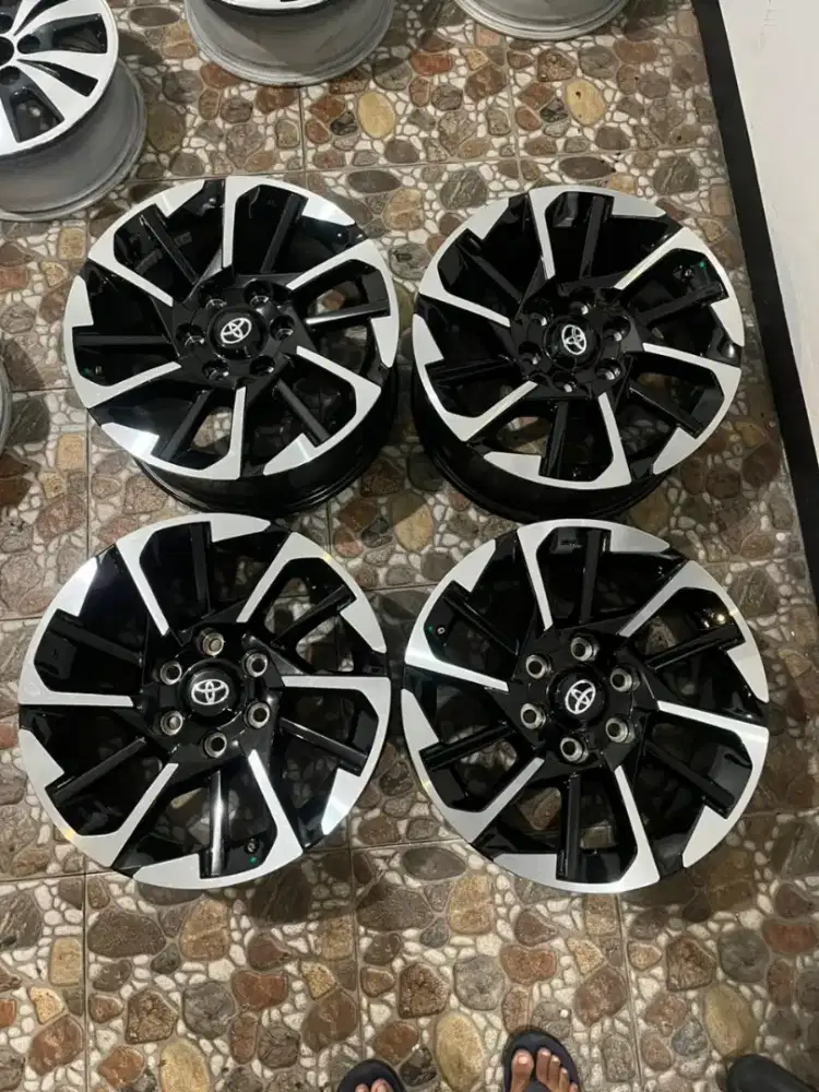 jual veleg ori fortunner gr.r 18 barang.mulus bisa tuker.tamba