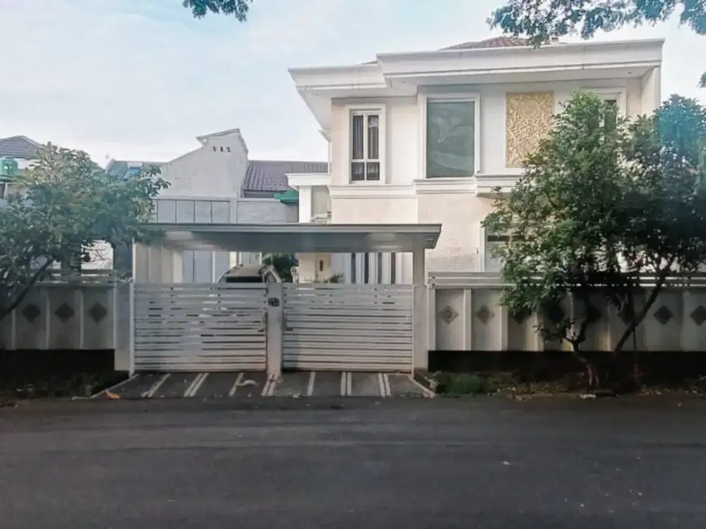 Jual cepat citra gran cibubur  dengan private swimming pool Semi furnish siap huni