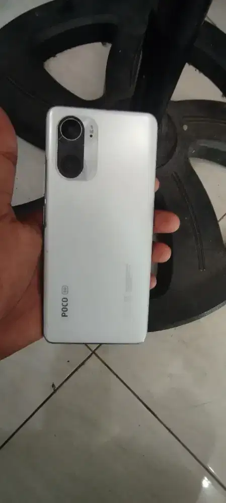 HP poco f3 ram8/256 mines dikit layar bergaris halus putih, HP masih