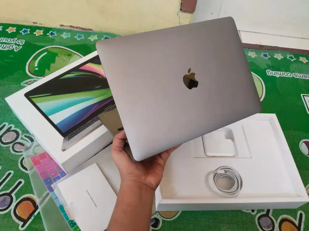 Dijual macbook M1 pro 2020 Lengkap Ex ibox CC 25 BH93 Mulus lengkap