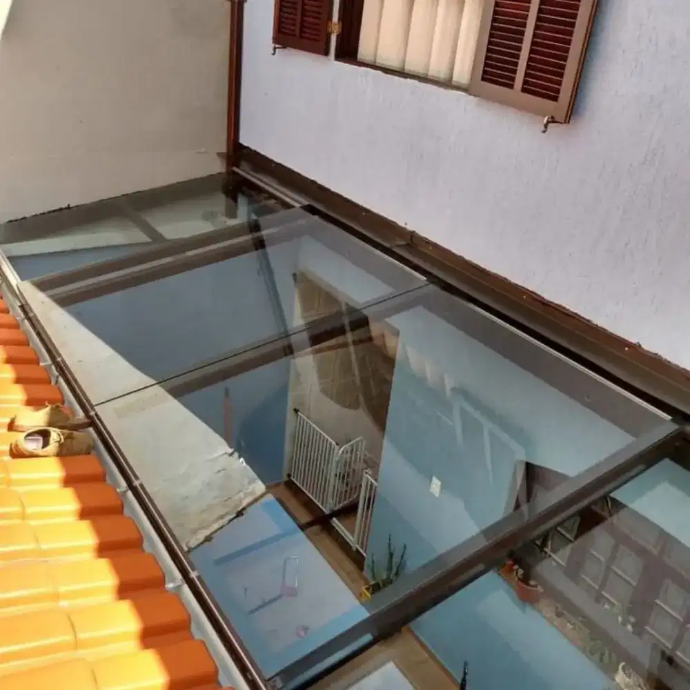 Kanopi kaca minimalis