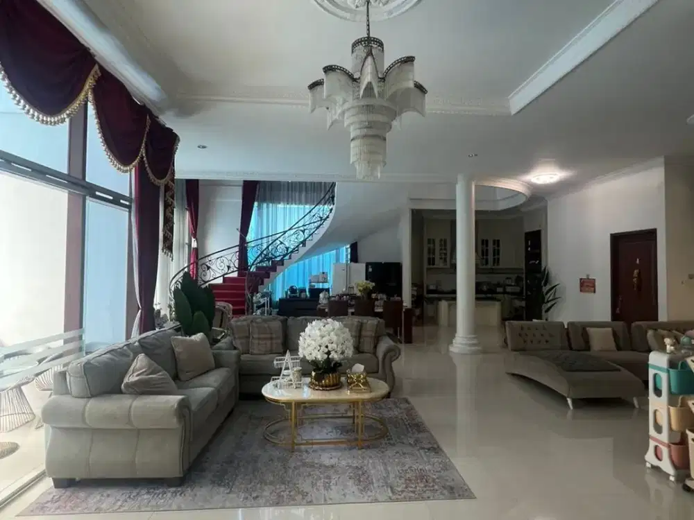 Dijual Rumah Mewah Semi Furnished Lokasi di Jl. Gondang Timur Semarang