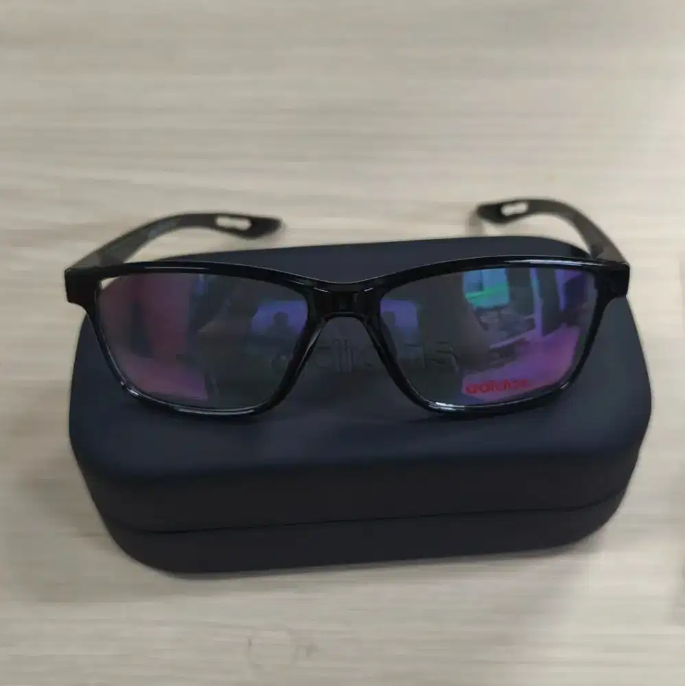 Kacamata sporty Adidas