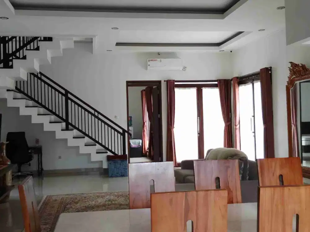 Rumah 2 lt bagus semifurnish di jl Sirojul Munir Cibinong blk kodim