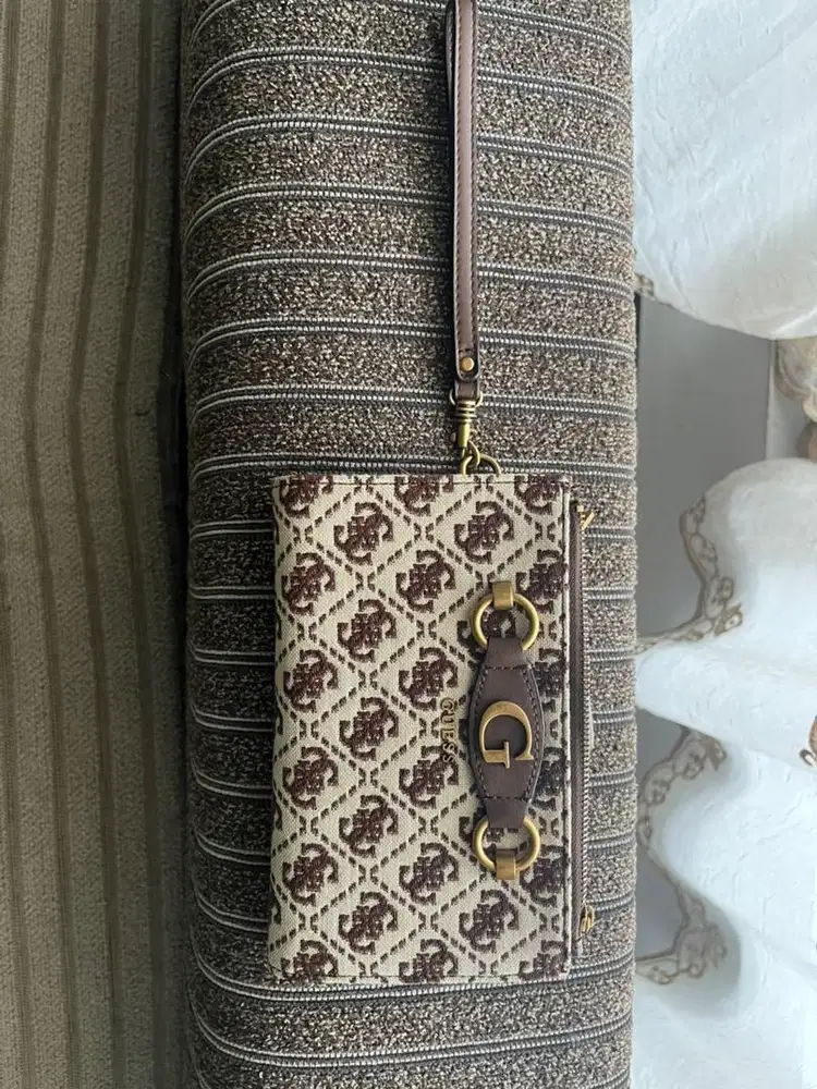 Dompet Guess masih baru