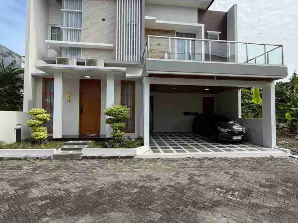 RUMAH MEWAH PREMIUM  2 LANTAI DALAM PERUMAHAN MERAPI REGENCY DEKAT UGM