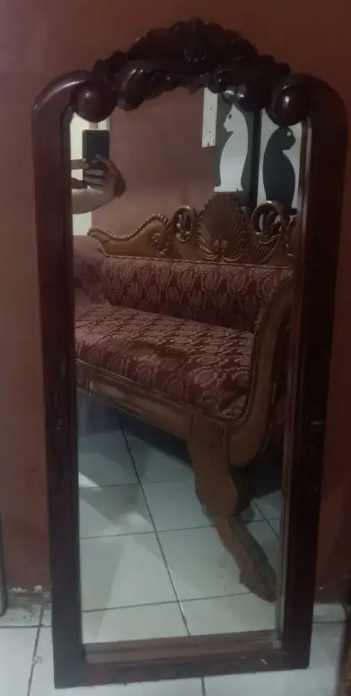 Cermin dinding vintage ukir kayu jati
