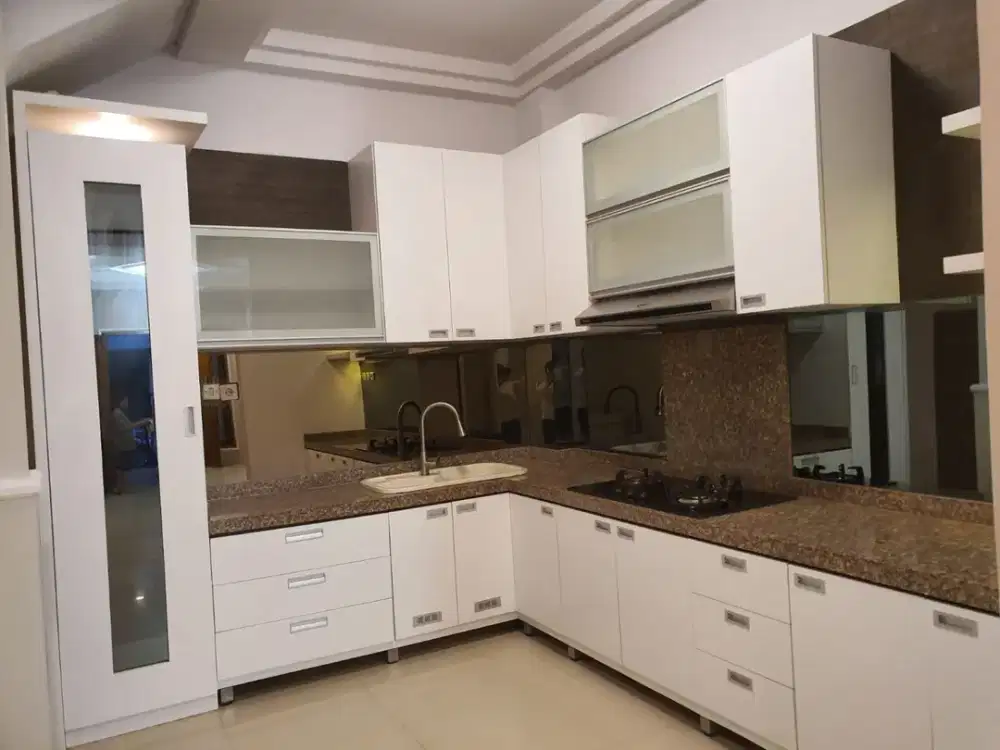 SHM  2 lantai  lt 108m lb 149m  kt 4+1 km 3+1  ruang tamu 1 ruang keluarga 1 ruang makan 1 kamar pembantu 1 carport 2 mobil  listrik 3500 watt telp ru