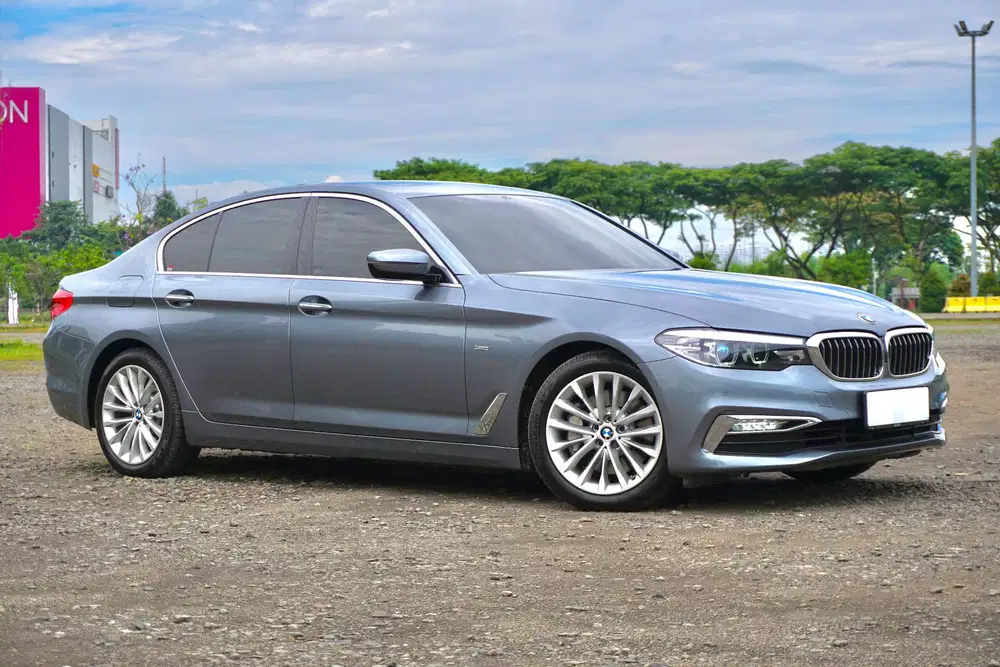 BMW 530i G30
Luxury B48 2017