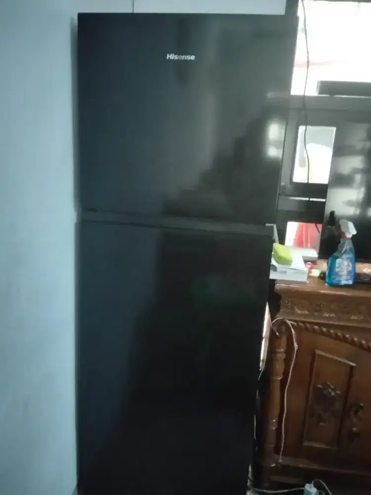 Iual kulkas hisense 2 pintu tipe RT416N4IBN