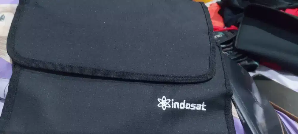 Uniqlo tas hitam indosat