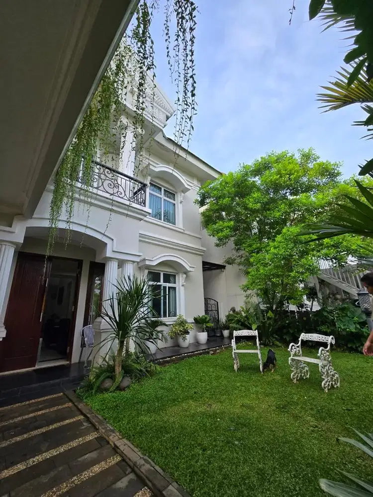 Dijual Murah Rumah Cantik sudah Full Renov di Legenda Wisata Cibubur