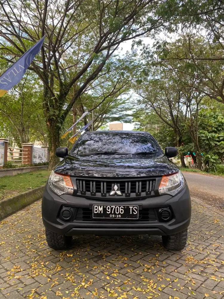 Dijual cepat Mitsubishi Triton HDX D-cab 4x4 Diesel 2.5 M/T