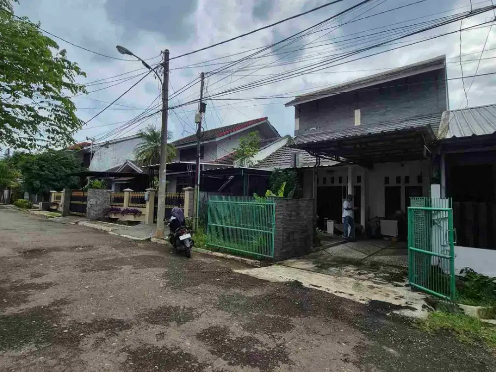 DIJUAL RUMAH BAGUS SIAP HUNI DALAM KOMPLEK WISMA CAKRA LIMO DEPOK