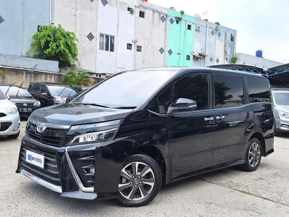 MURAH  - Toyota Voxy 2.0 Bensin-AT 2018 Hitam