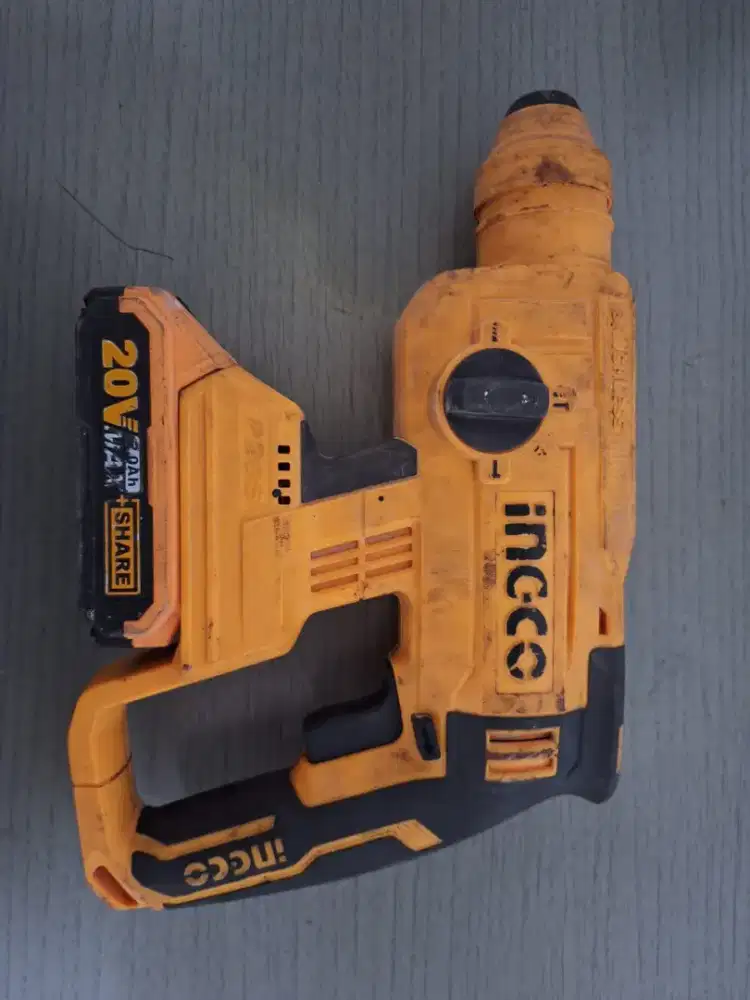 Bor dan steam ingco cordles batery