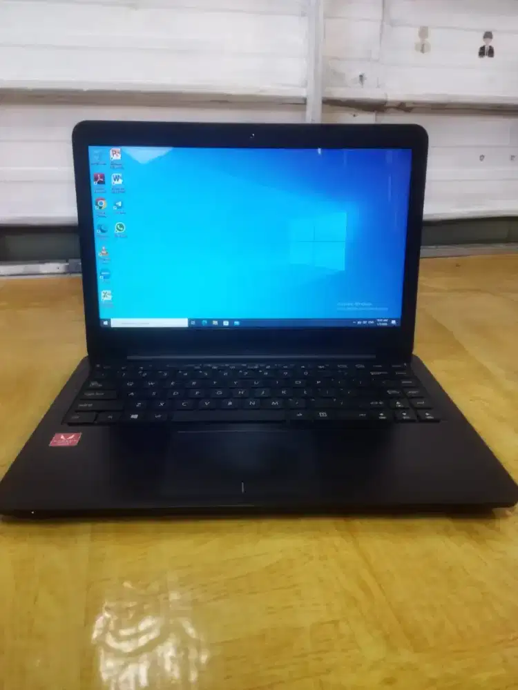 Asus VivoBook E14 E402YA
AMD E2-7015 APU