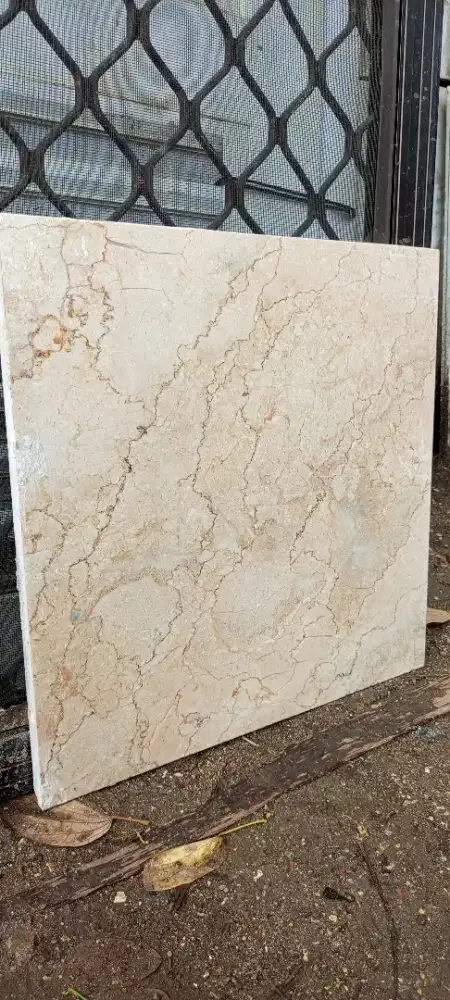 Marmer Tulungagung 40x40 ada 70 mtr