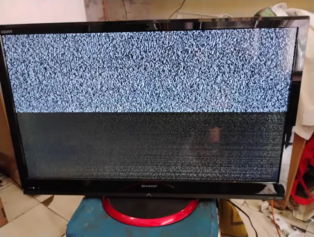 LED TV 32 INCH SHARP ADA 2 UNIT KONDISI RUSAK layar