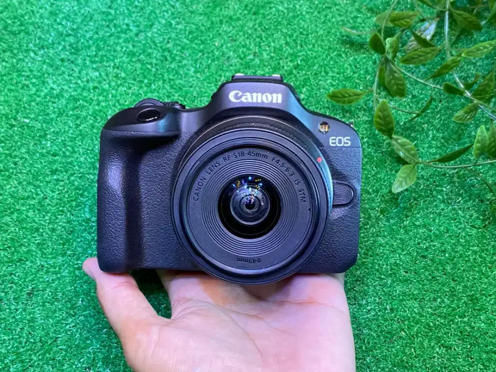 Kamera Canon EOS R100