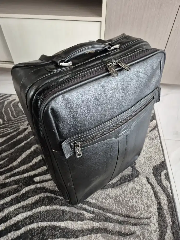 Jual bekas koper kulit merk Camel