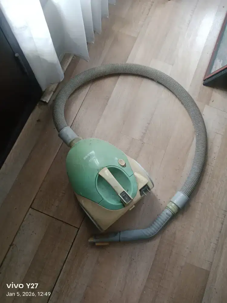 Vacuum Sanyo SC Y108