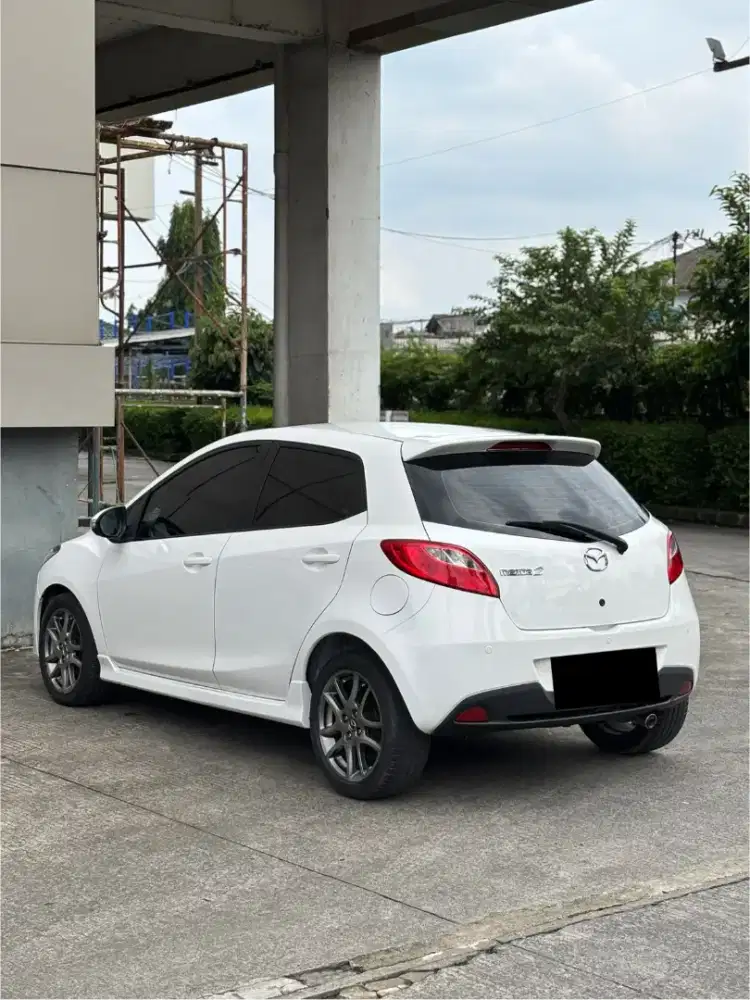 {Low KM} Mazda 2 R 2014