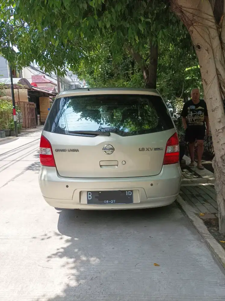 Nissa Grand Livina XV 1.8