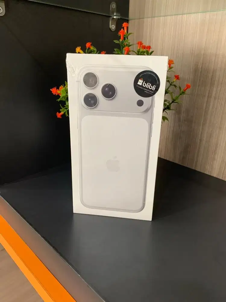 IPHONE 17PROMAX BRANDNEW SILVER