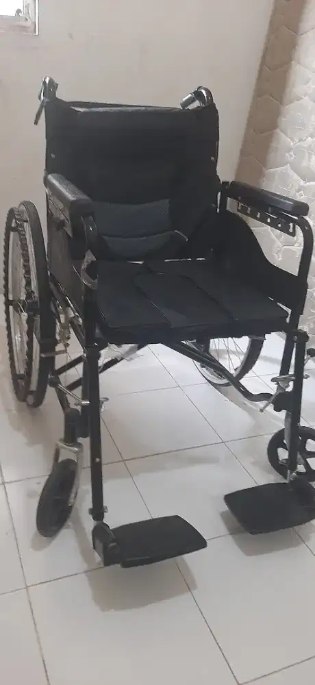 Dijual Kursi Roda masih Gress