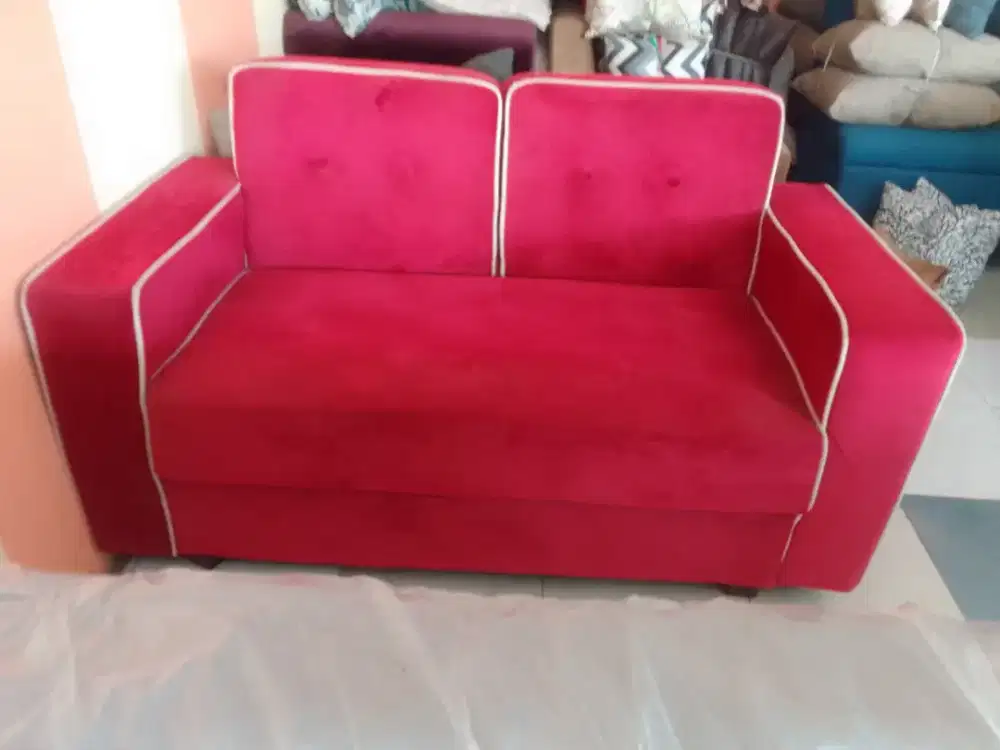 Sofa 2 ddk retro warna merah bunus bantal 2