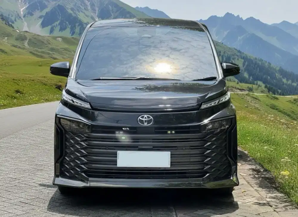 Toyota Voxy 2.0 CVT

Tahun : 2023
