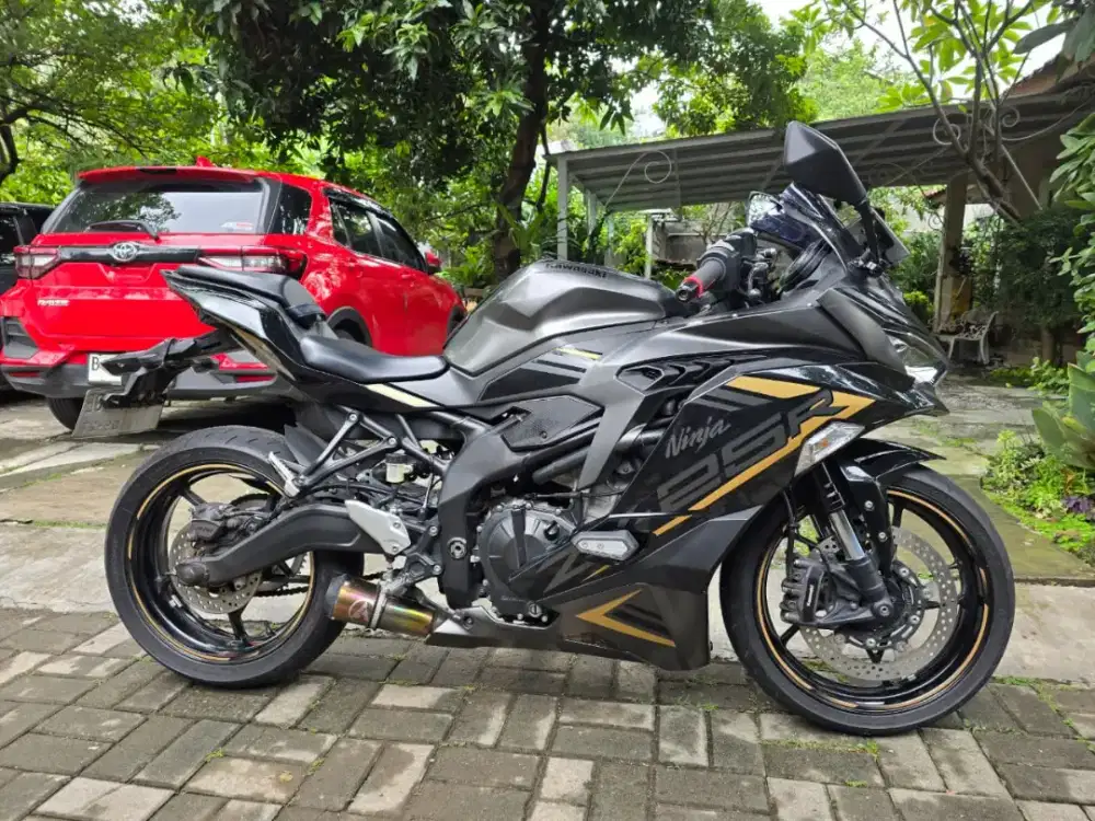 Kawasaki ZX25R ABS SE QS GREY
