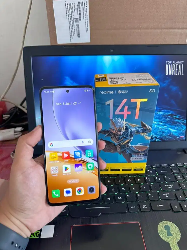 Realme 14T 5G ram 8+8/128 GB Fullset minus layar retak seperti difoto