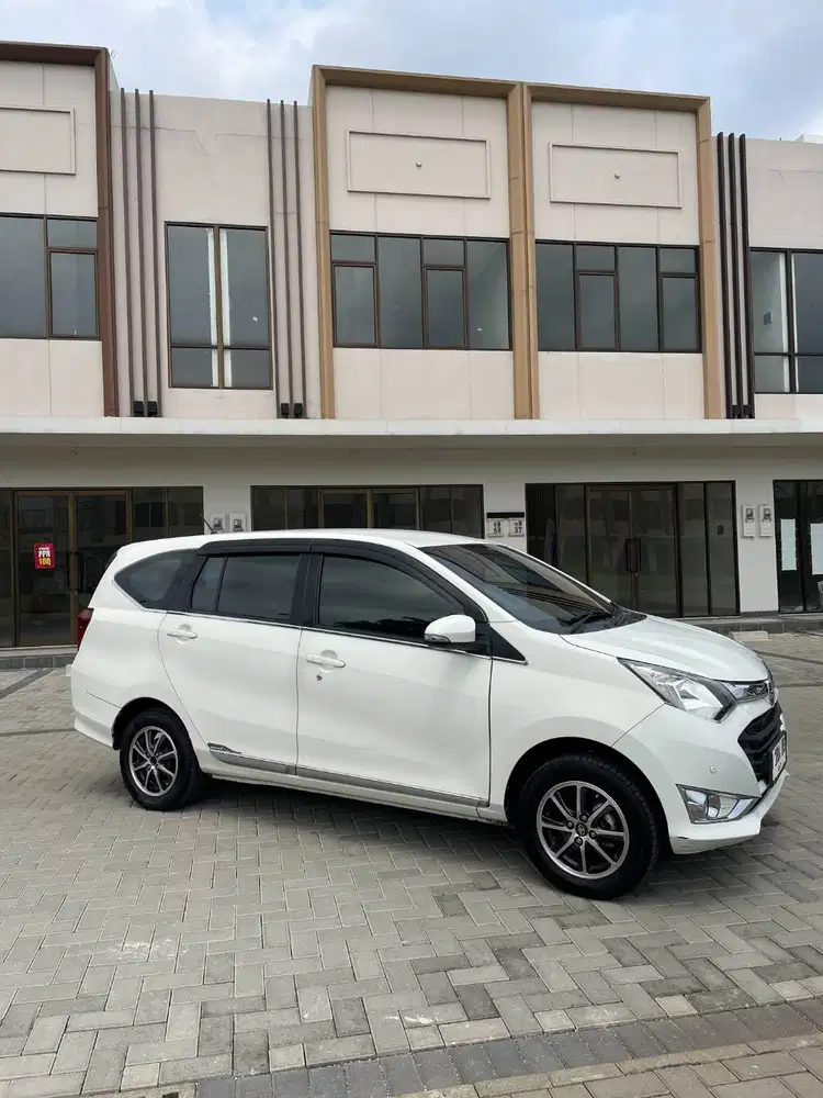 DAIHATSU SIGRA R DELUXE 1.2