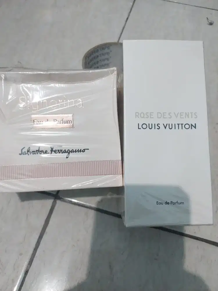 Parfume SIGNORIA dan LV
