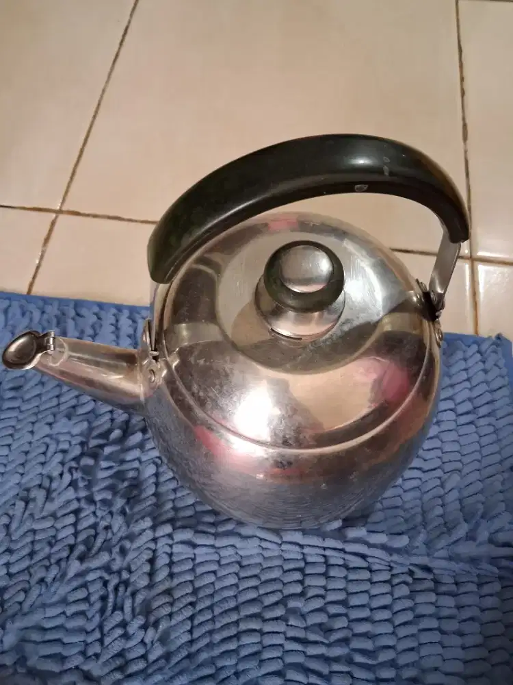 Teko stainles ada bunyi (suara )