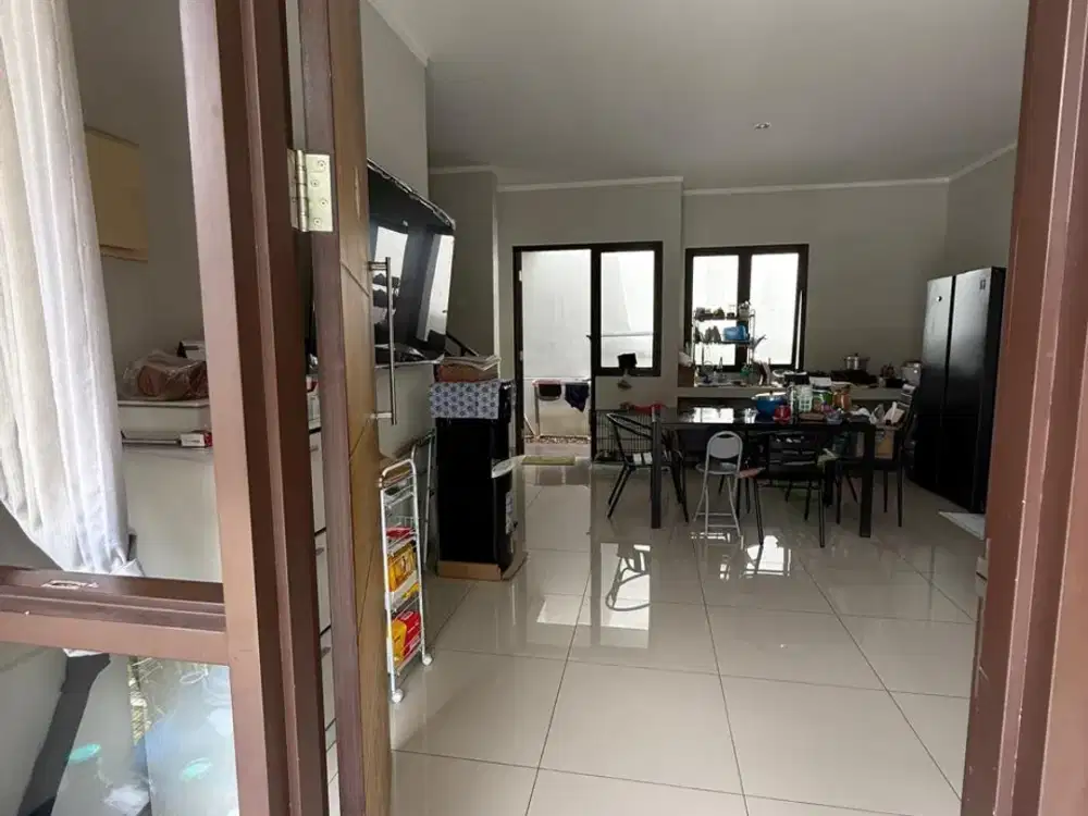 Dijual. Rumah 2 Lantai di The Orchard Summarecon.  Cluster .  Bekasi Utara. Kota Bekasi.  Jawa Barat.   1 arah ke club house Boulevard