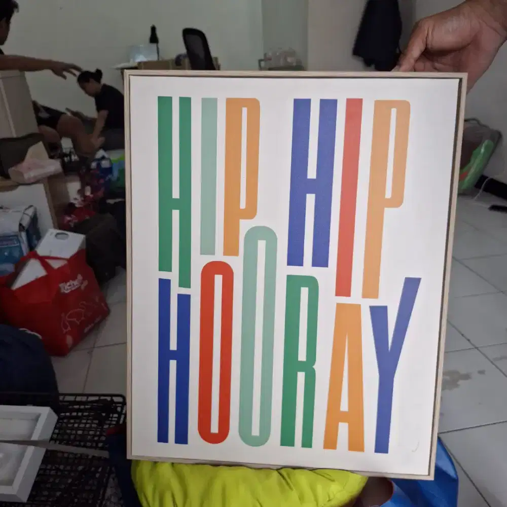 Figura Dinding Estetik