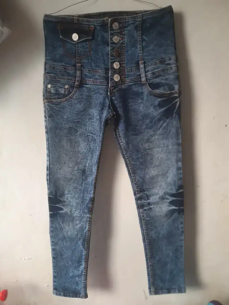 Celana Jeans Wanita Ngabisin Stok 35.000 Aja